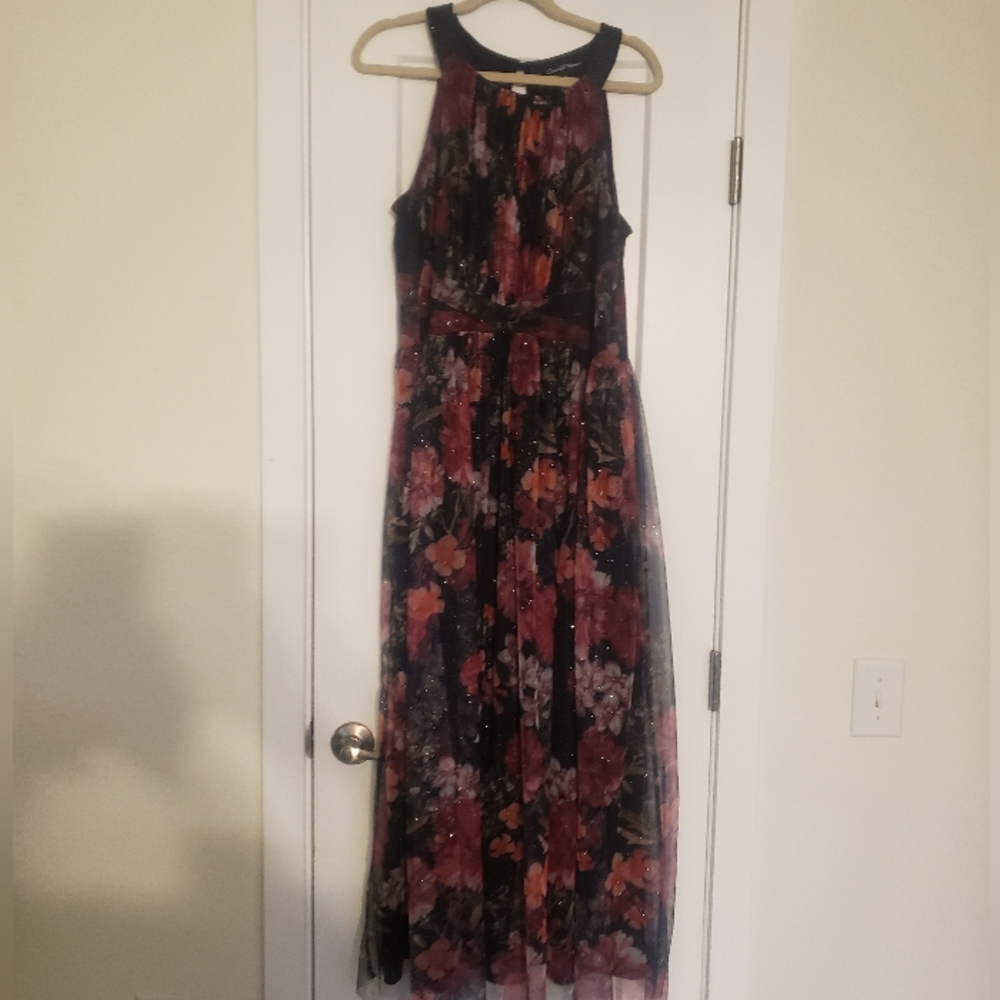 Chic Floral Halter Maxi Dress